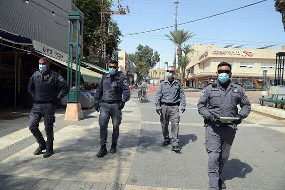 אכיפת הנחיות בבאר שבע // צילום: דודו גרינשפן